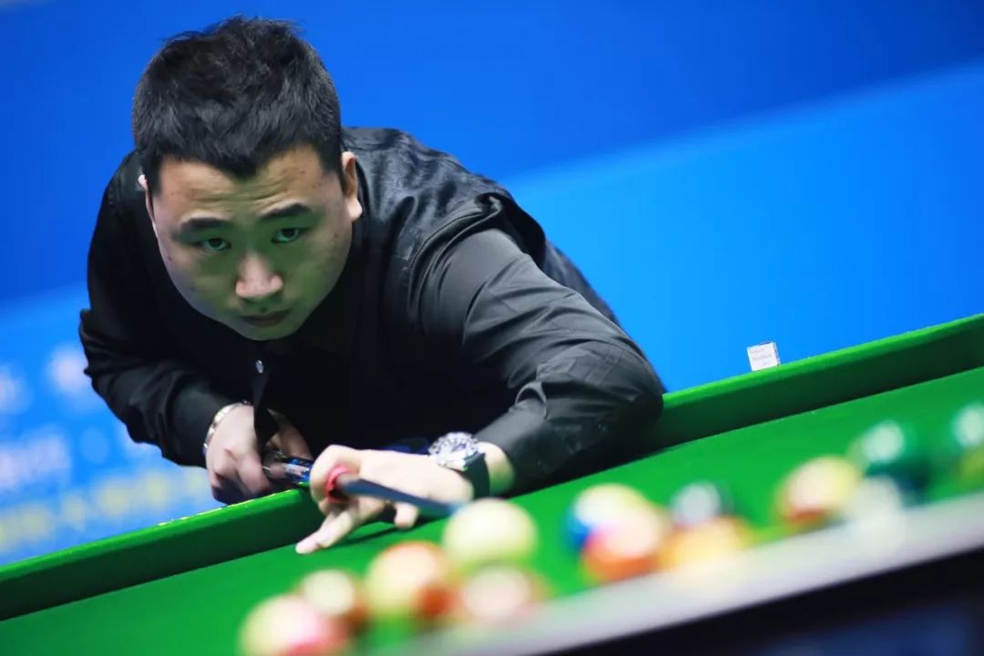 现在她更在 现在她更在